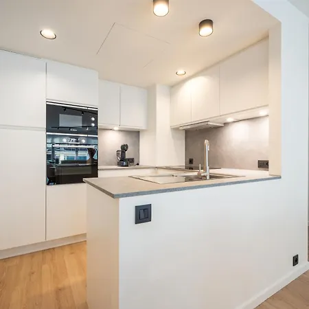 Luxe Comfort App Met Zijdelings Zeezicht En In Centrum Οστένδη